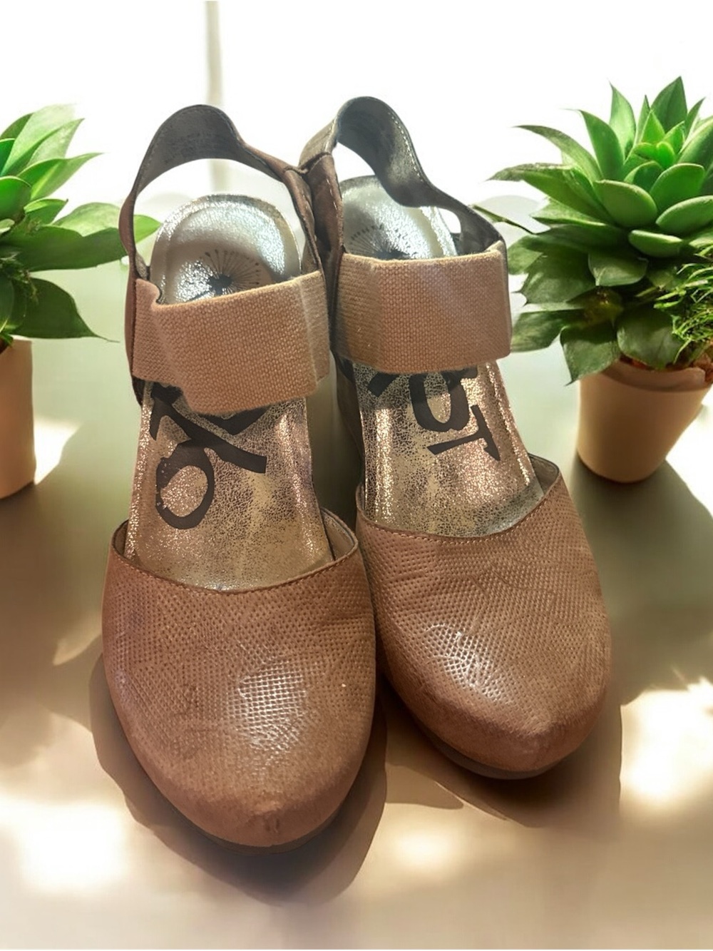OTBT Women's Tan Elastic-Strap Wedge Pumps